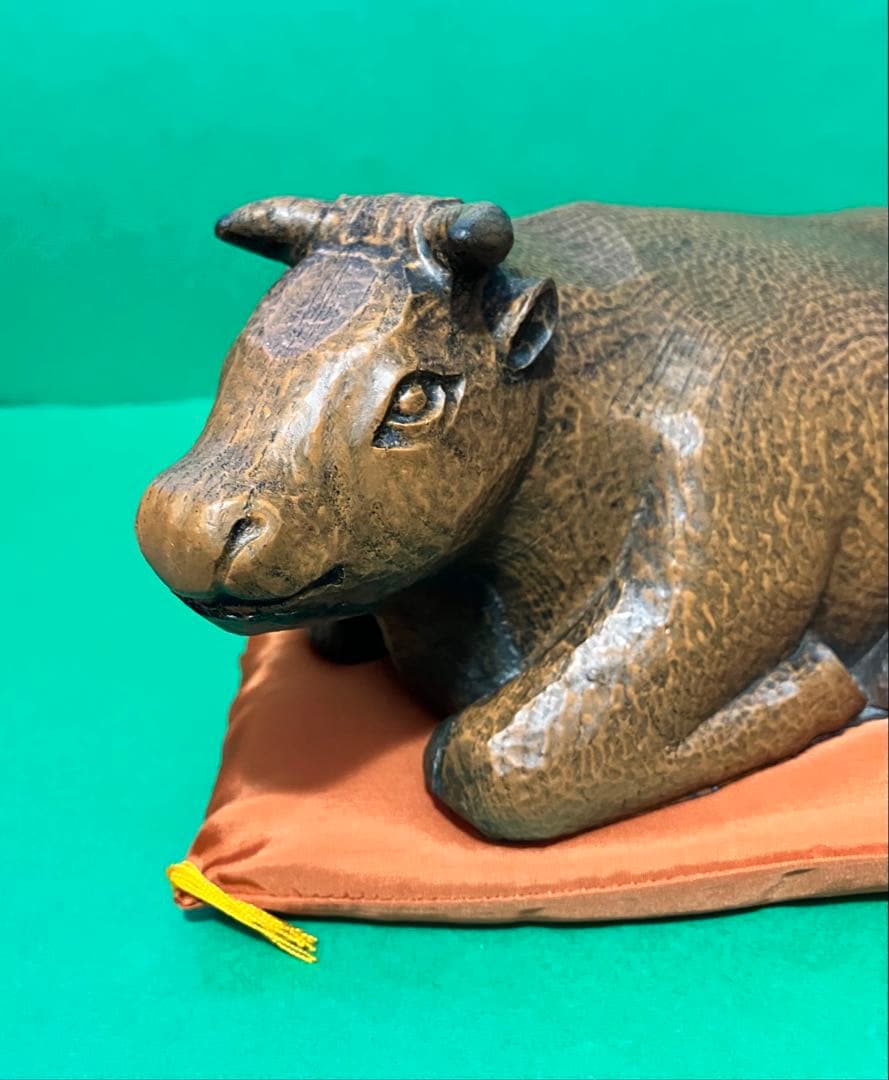 牛の置物　オレンジクッション付き　ブリデストン　エバーウッド　クラシック