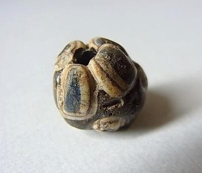 ★G2702★古代とんぼ玉 (A46)リアル！ 重層　8個の眼文　ガラスビーズ