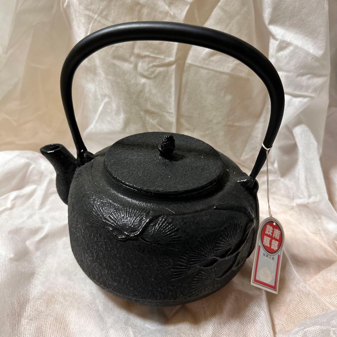 松の葉模様 鉄瓶 黒色