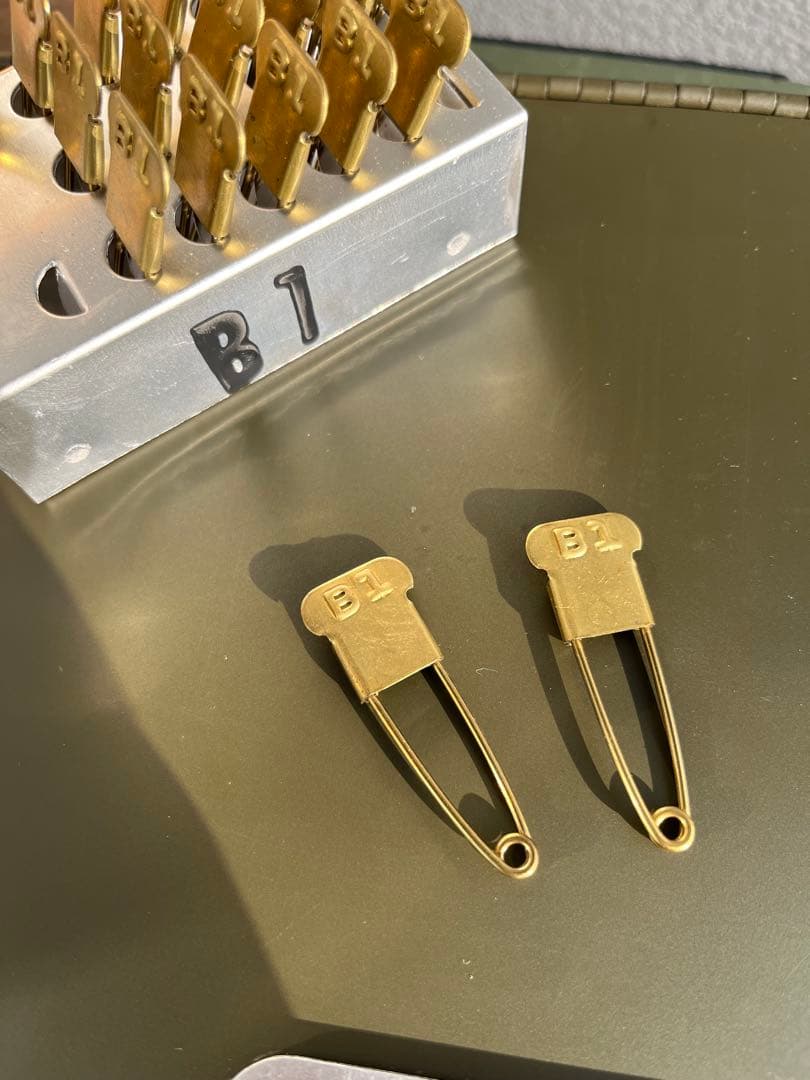 米軍放出品デッド 90’s激レア真鍮製 ランドリーピン フールセット ケース付き