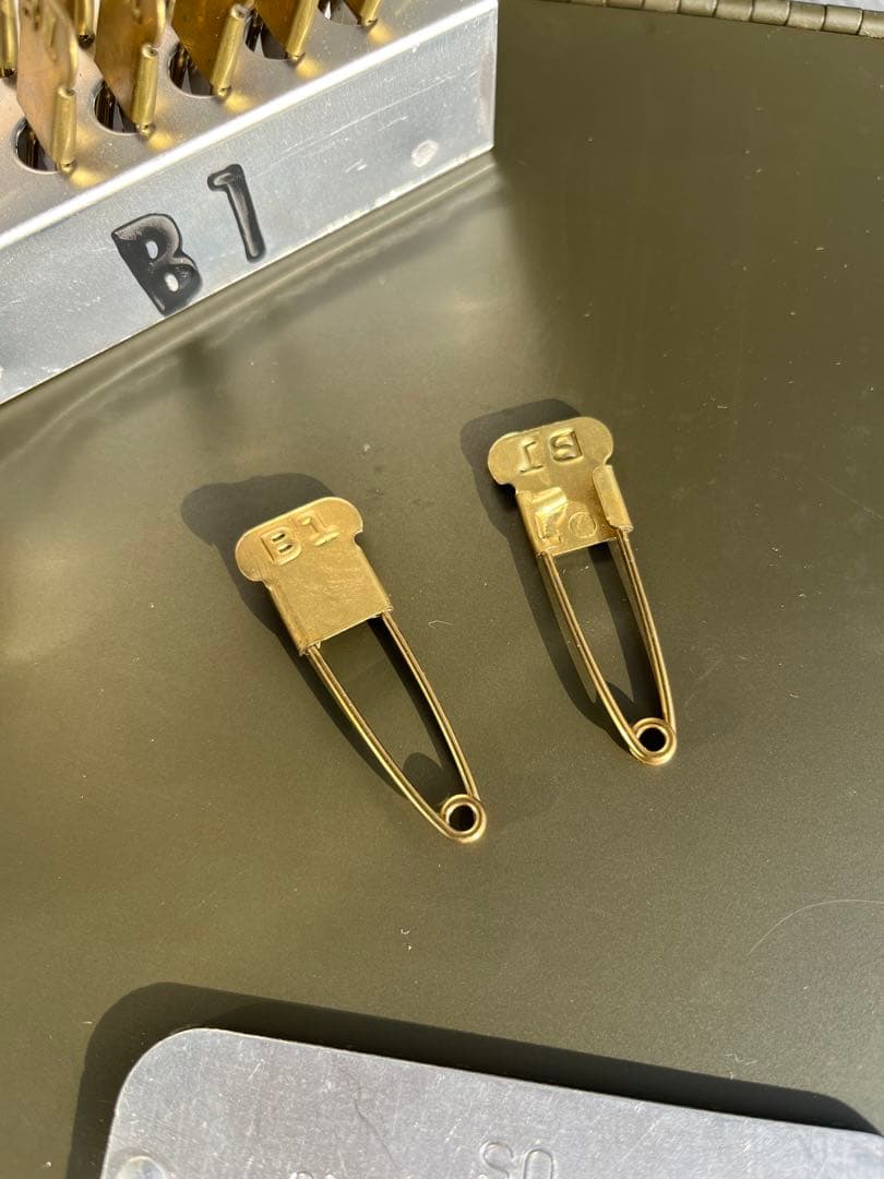 米軍放出品デッド 90’s激レア真鍮製 ランドリーピン フールセット ケース付き