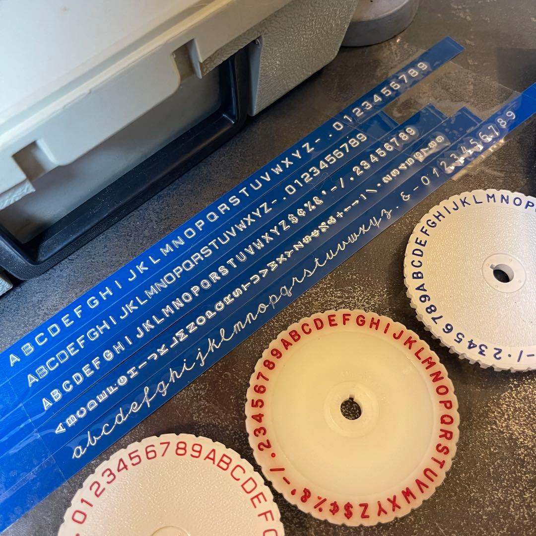 ■製品保証■ 【繋がる筆記体・文字盤4個】ダイモ M-6 DYMO 17515