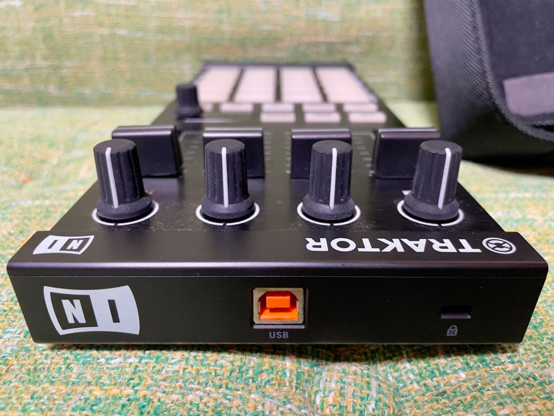 DJ機材 AYUmNativeInstrumentsTRAKTORKONTROLF1