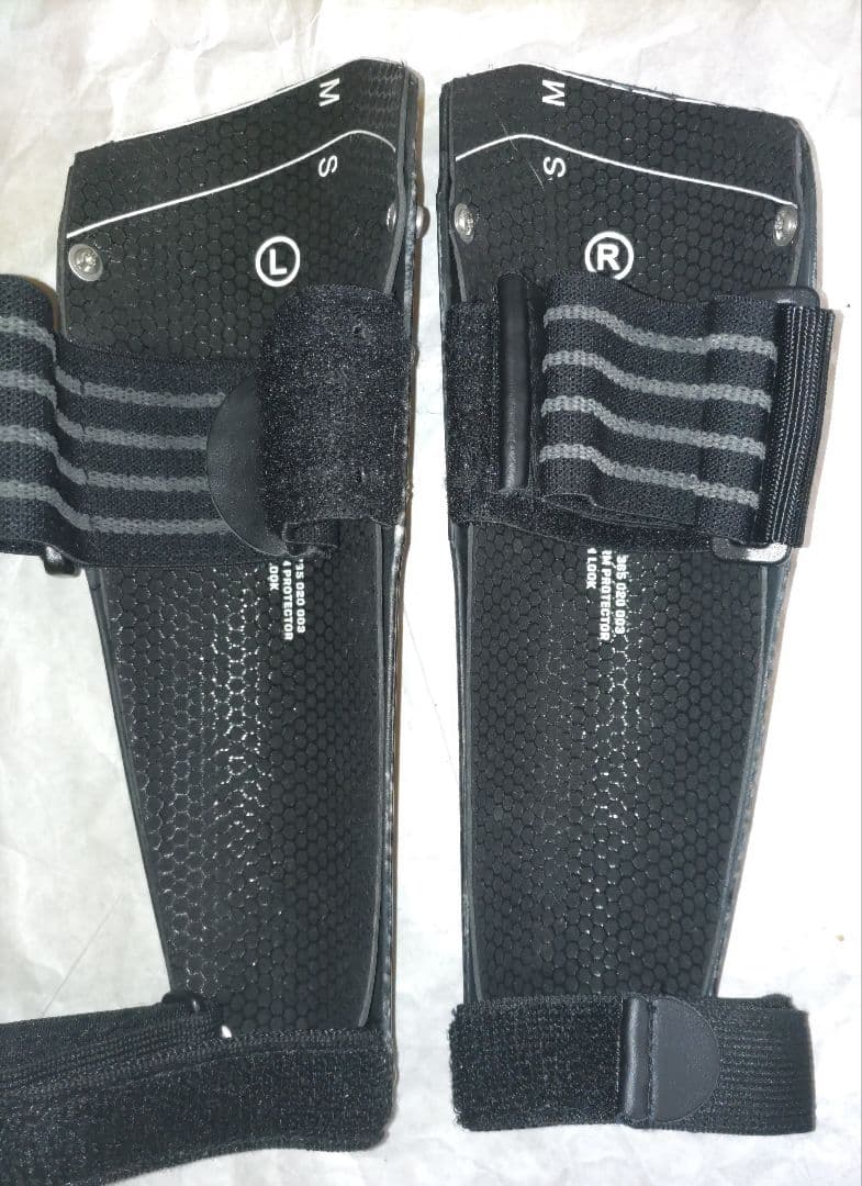 う*ん様 程度良好綺麗 LEKI レキ カーボン柄アームガード