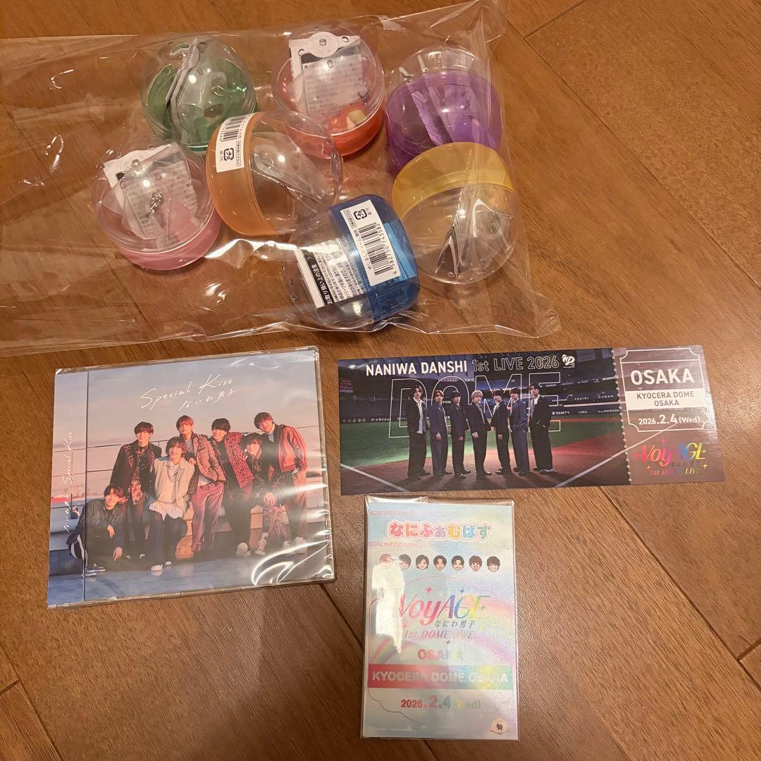 なにわ男子　めじるしチャーム　2/4 なにふぁむパスステッカー　虹色