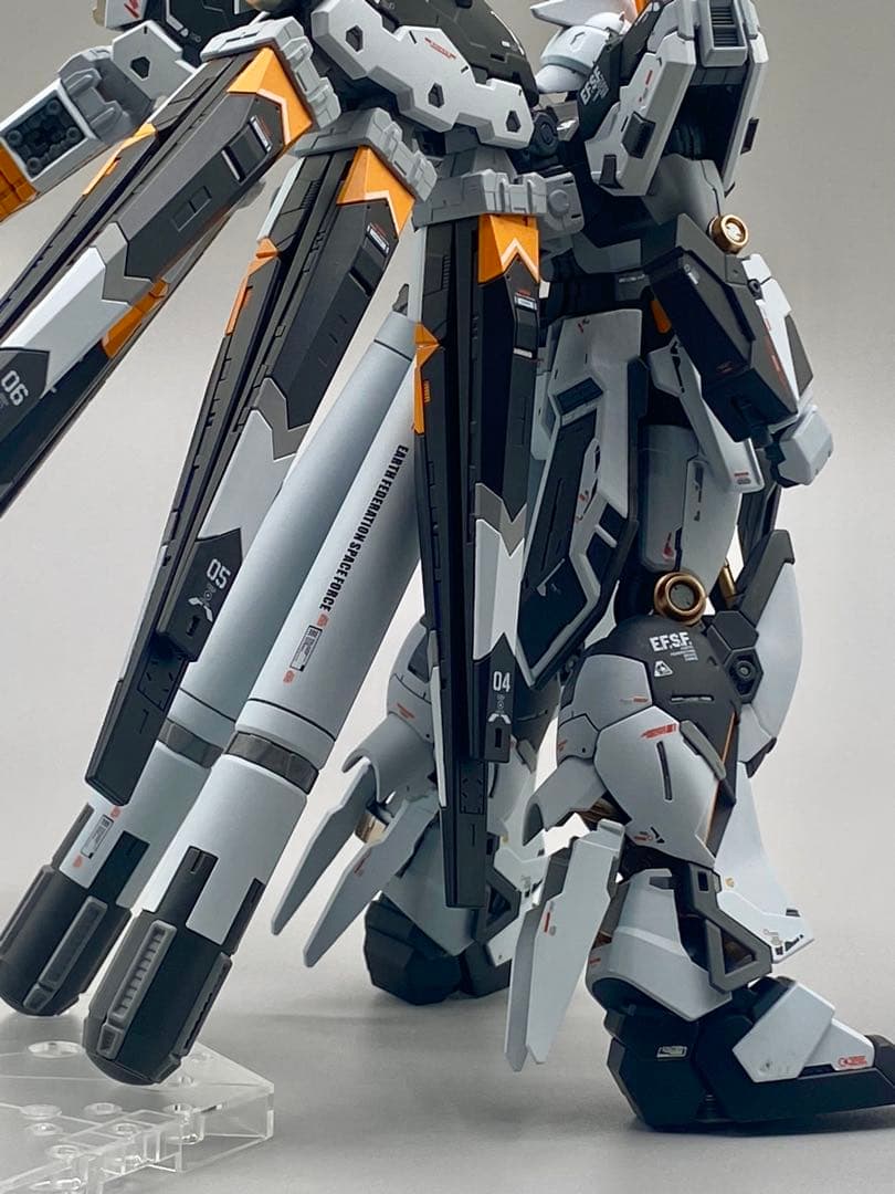 ガンプラRG Hi-νガンダム 塗装済み完成品 ハイニューガンダム 全塗装