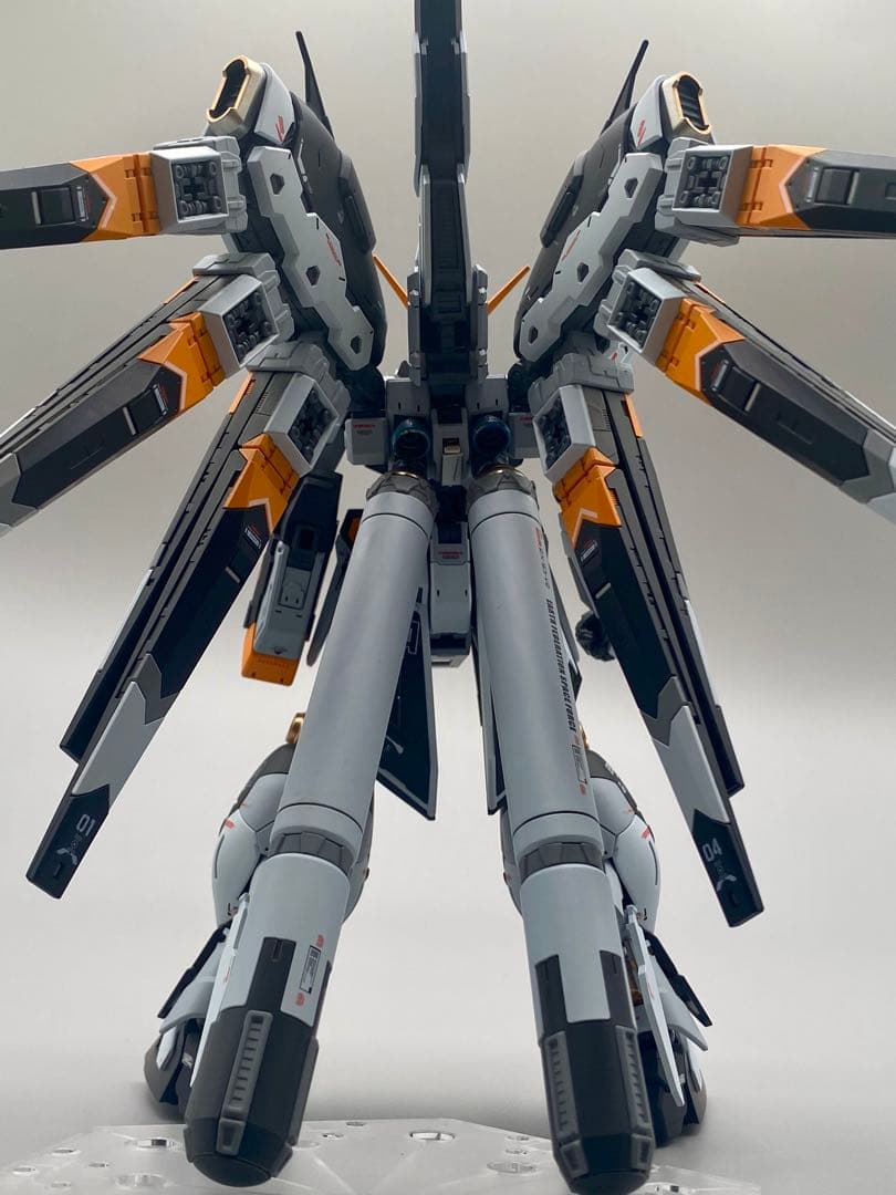 ガンプラRG Hi-νガンダム 塗装済み完成品 ハイニューガンダム 全塗装