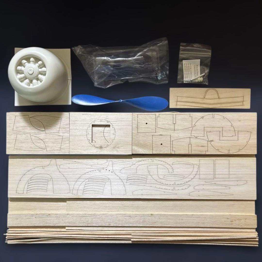 Gee Bee R-1 バルサ組立てキット