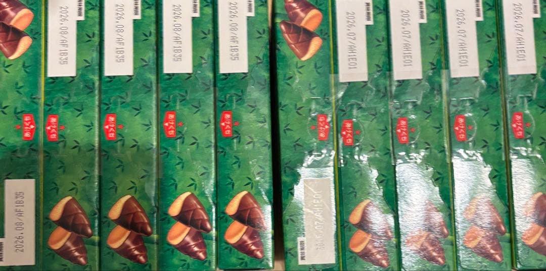 いちごショコラ、たけのこの里、たけのこの里いちごとショコラ計90個＋タフグミ6袋