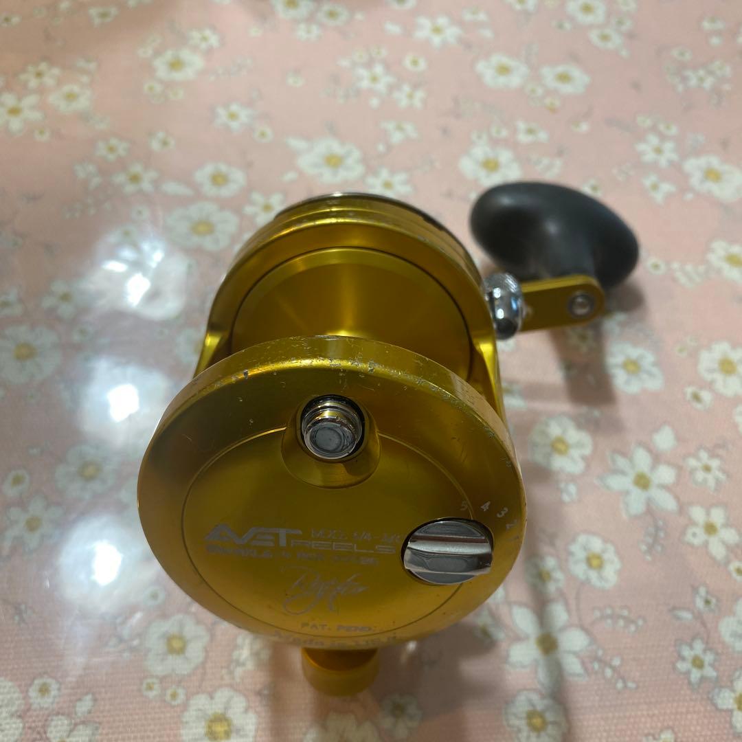 アベット AVET MXL 6/4-MC RAPTOR 右巻きリール、ゴールド