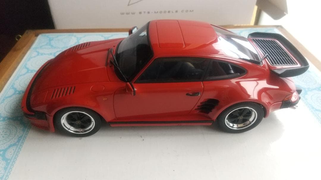 ミニカー 1/18 GT SPIRIT Porsche 911 Turbo ZM013