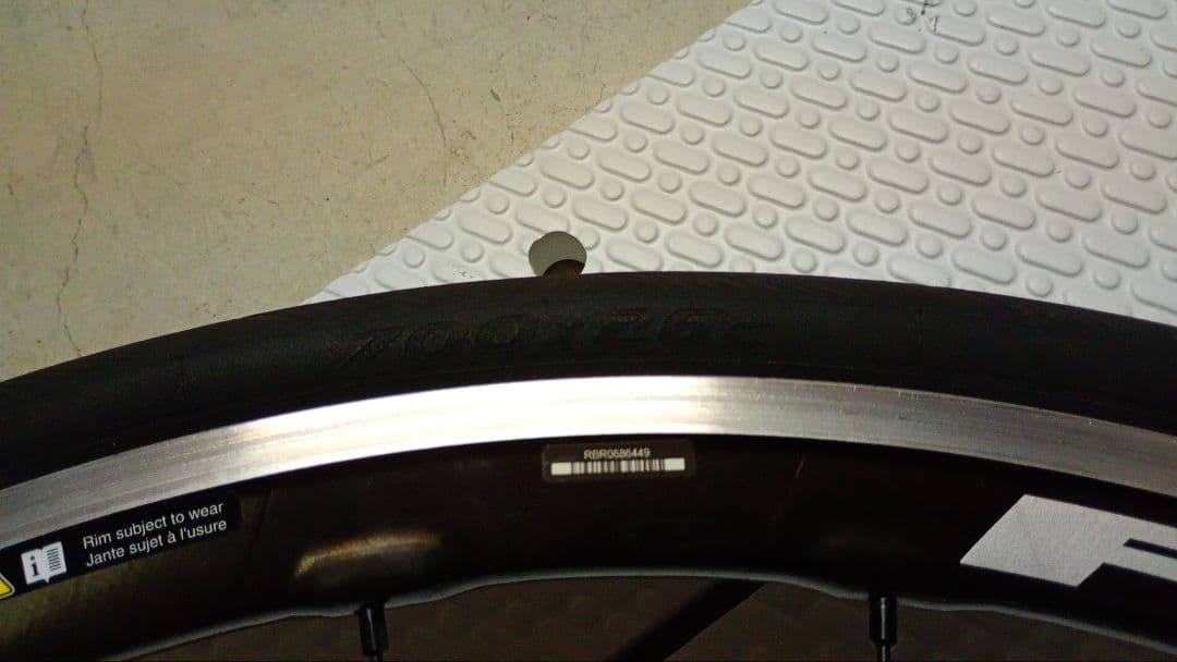 wh-rs81-c35 P ZERO RACE 4S 26ｃシマノ11s