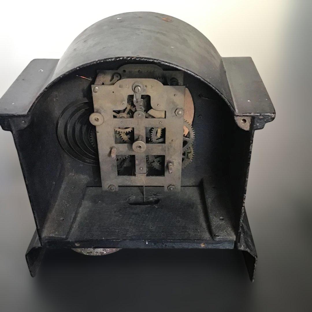 アーチ型ローマ数字置時計　骨董品　アンティーク　鉄製　古時計　置時計