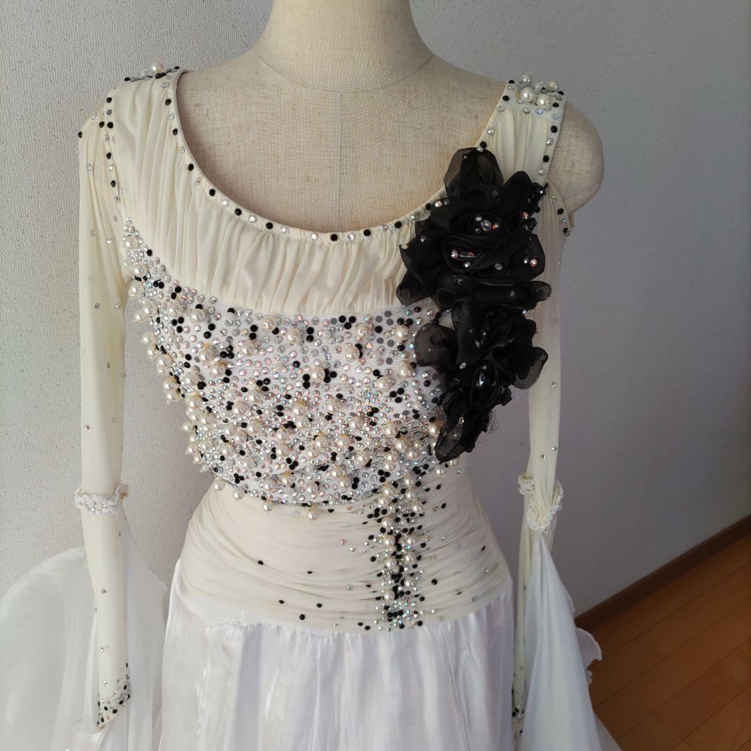 ホワイトフレアダンスドレス