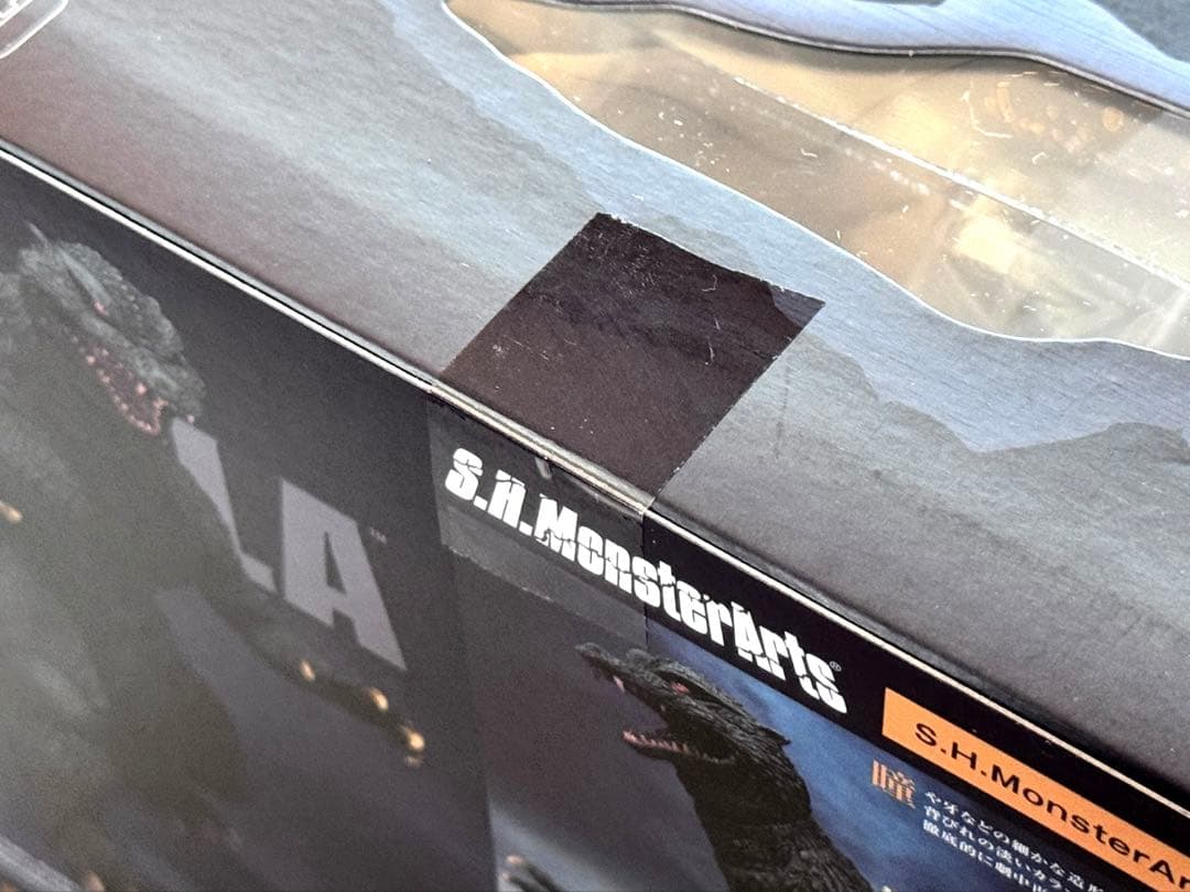 新品未開封 / 輸送箱付 / S.H.MonsterArts ゴジラ(2004)