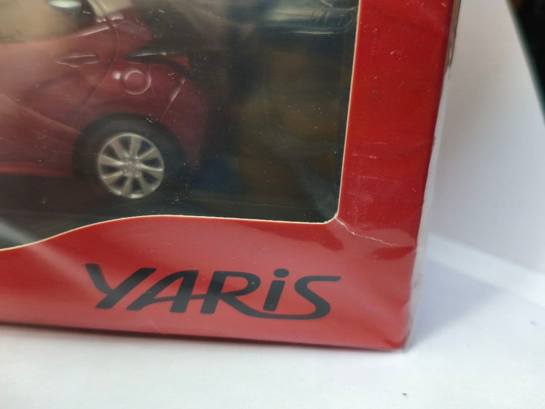 トヨタ ヤリス ミニカー 2台セット　カラーサンプル　色見本　1/30