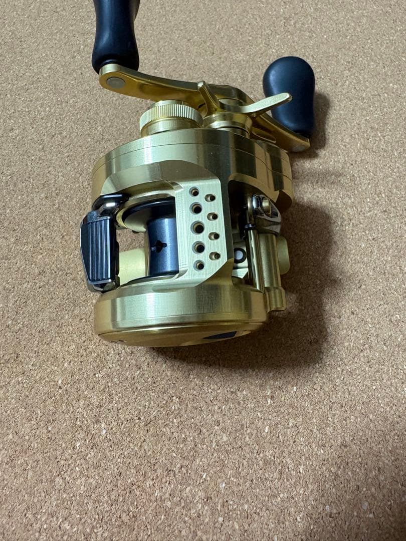 超美品　21シマノカルカッタコンクエスト101