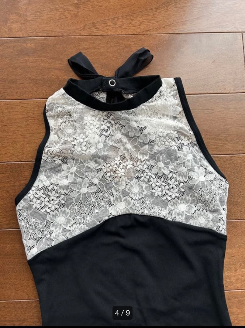 レオタード 黒と白のレース ハイネック