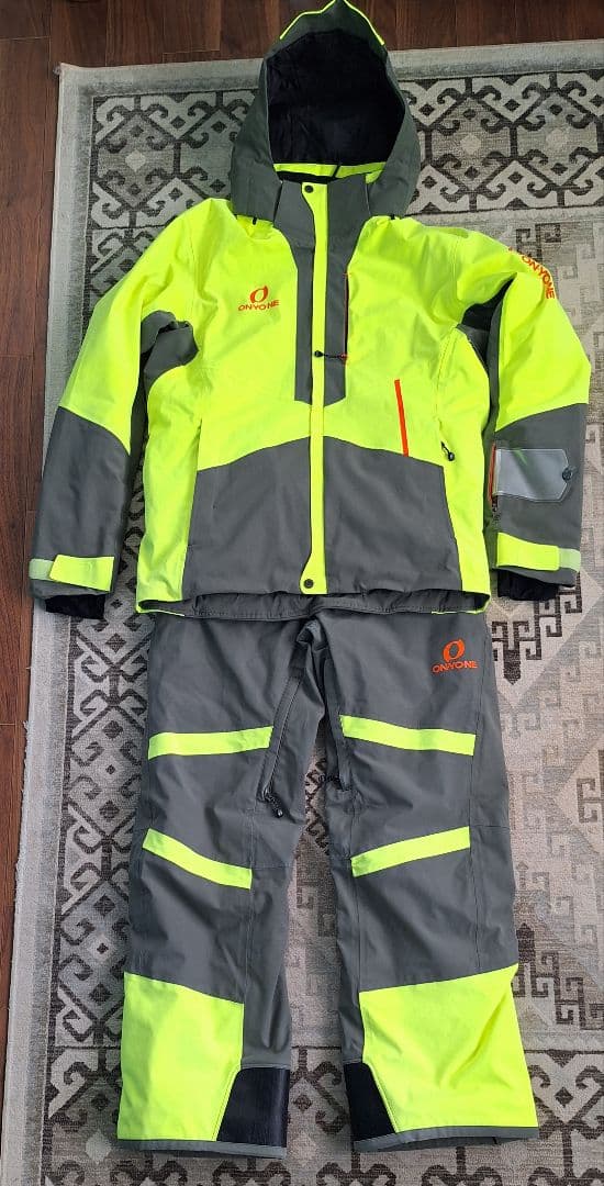 【上下Lサイズ】23/24モデル オンヨネ スキーウェア メンズ DEMOウェア