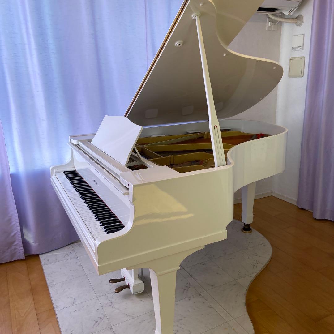 お値下げしました　YAMAHAグランドピアノホワイト88鍵盤　防音パネル付き