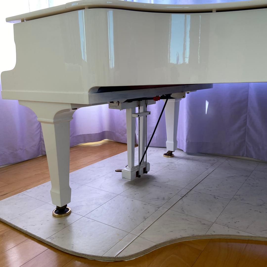 お値下げしました　YAMAHAグランドピアノホワイト88鍵盤　防音パネル付き