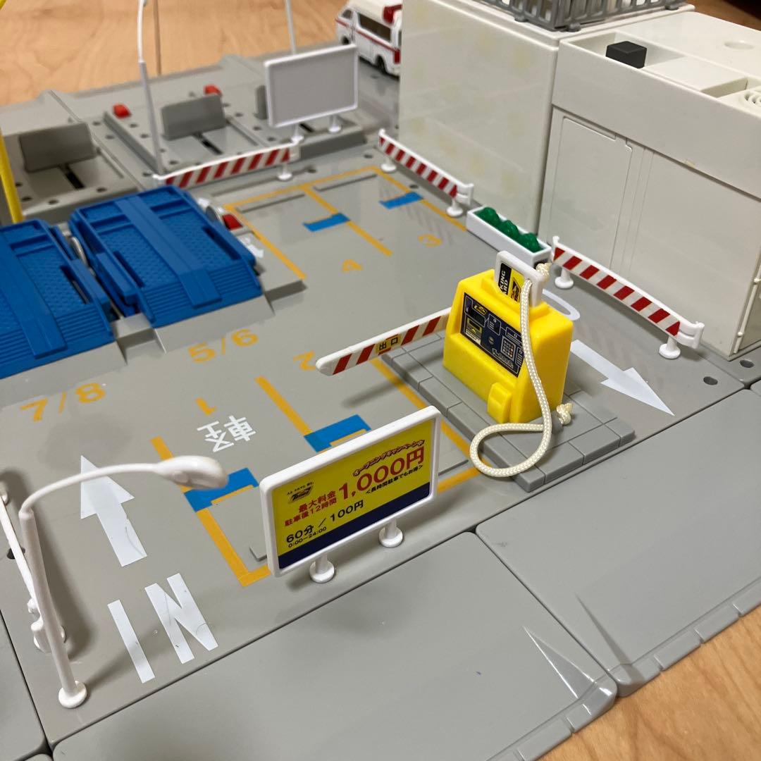 トミカタウン 病院 駐車場　薬局　トミカ