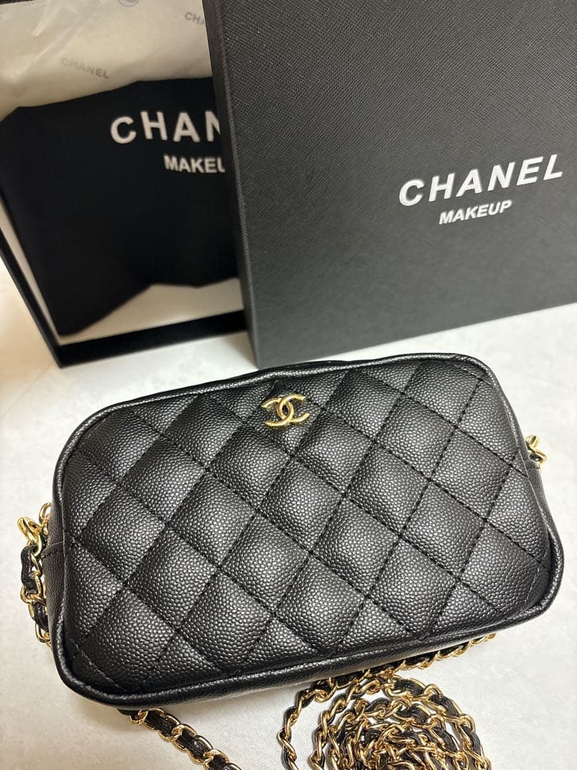 CHANEL VIPノベルティー キャビアスキンショルダーバッグ