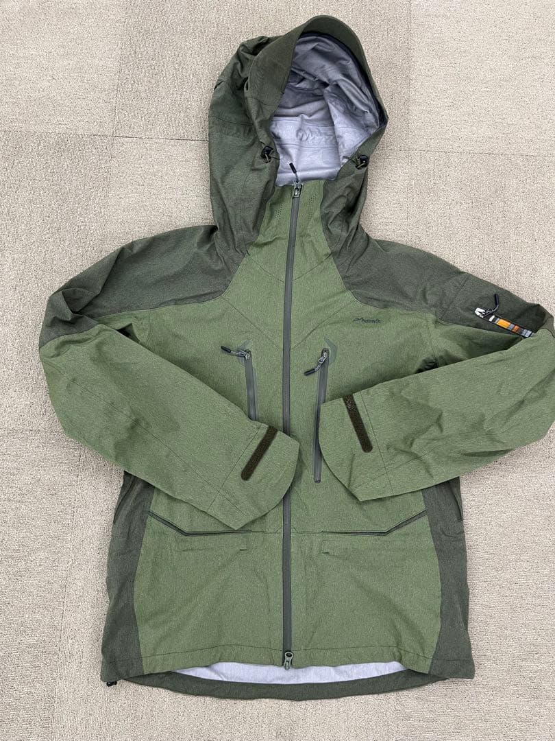 新品未使用　phenix スキーウエア　上Mサイズ　下Lサイズ