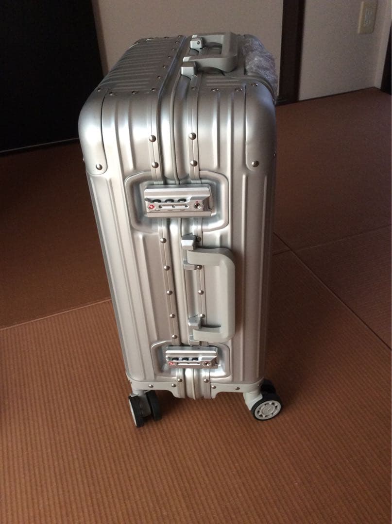 未使用品　メルセデスベンツ アルミスーツケース　32L 機内持込みOK 激レア品