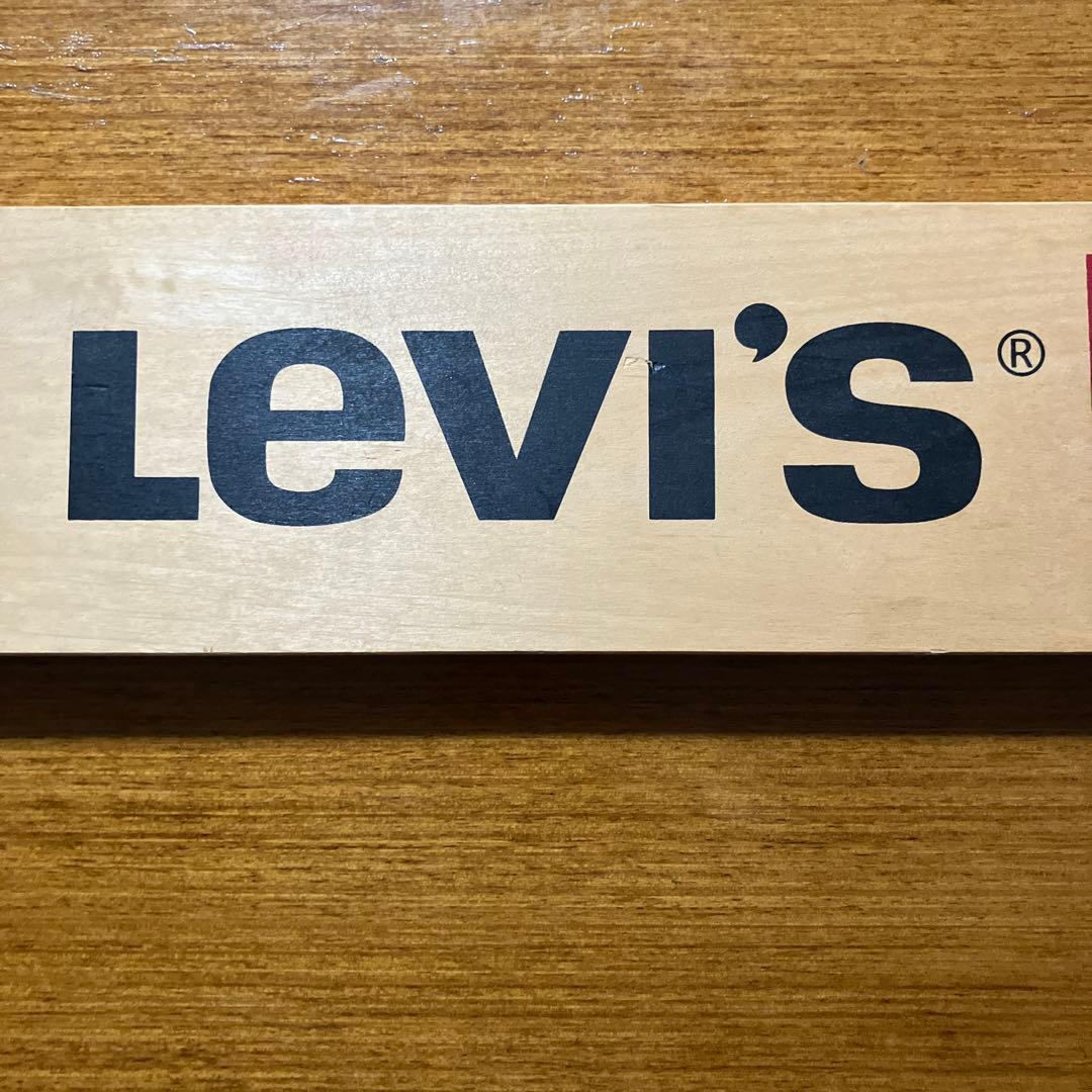 Levi's RED TAB ロゴ入りウッド看板