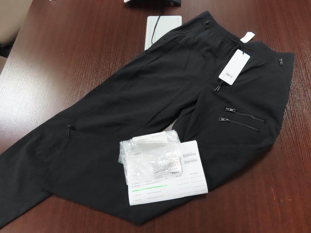 Alo yoga正規アローヨガTakeaway トラックパンツ正規品美品2回のみ