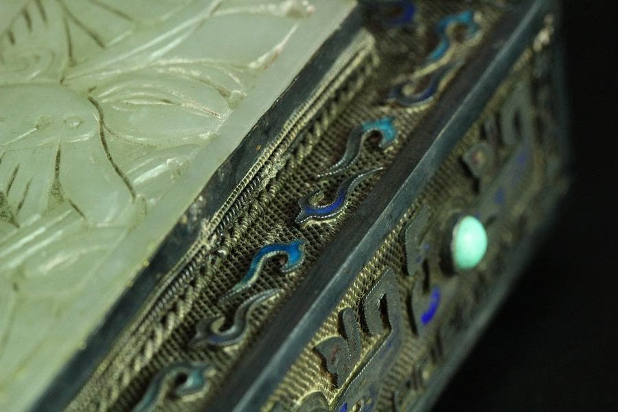 銀七宝 鳳 和田玉 白玉刻花鳥 宝石 珊瑚 象嵌 花鳥 饕餮(K-A156)