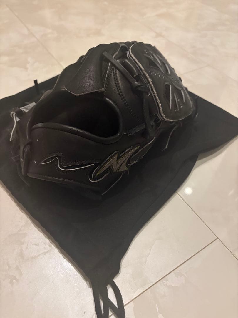 ノーリミットウェブ 曲げない型 硬式グローブ 黒 収納袋付き