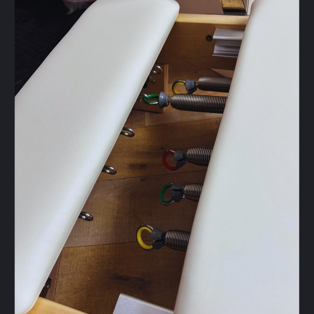 【新品・送料込み／ホワイト】折りたたみ式リフォーマー(メープル材、SWPB）