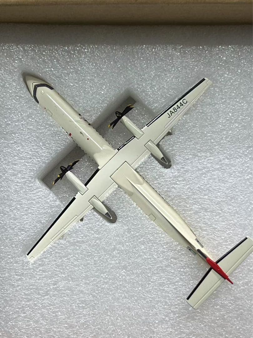 JAL Q400 1:200 モデル JA844C ヘリコプター