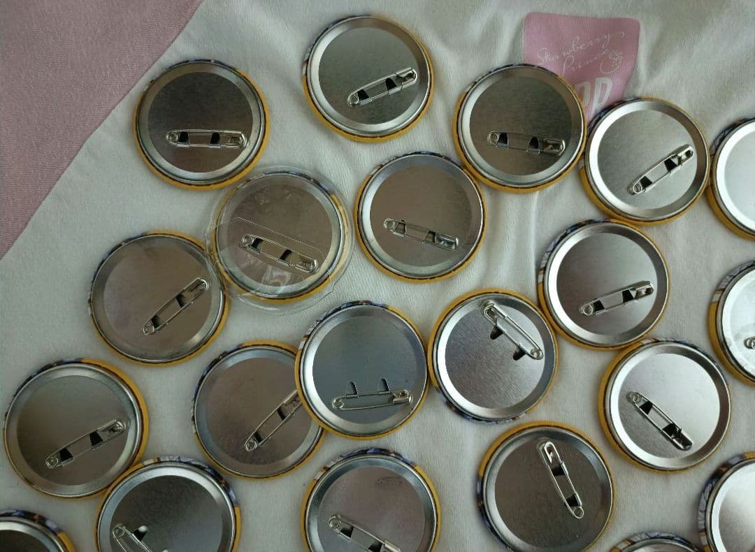 すとぷり　るぅと　缶バッチ　6周年缶バッチ　等身