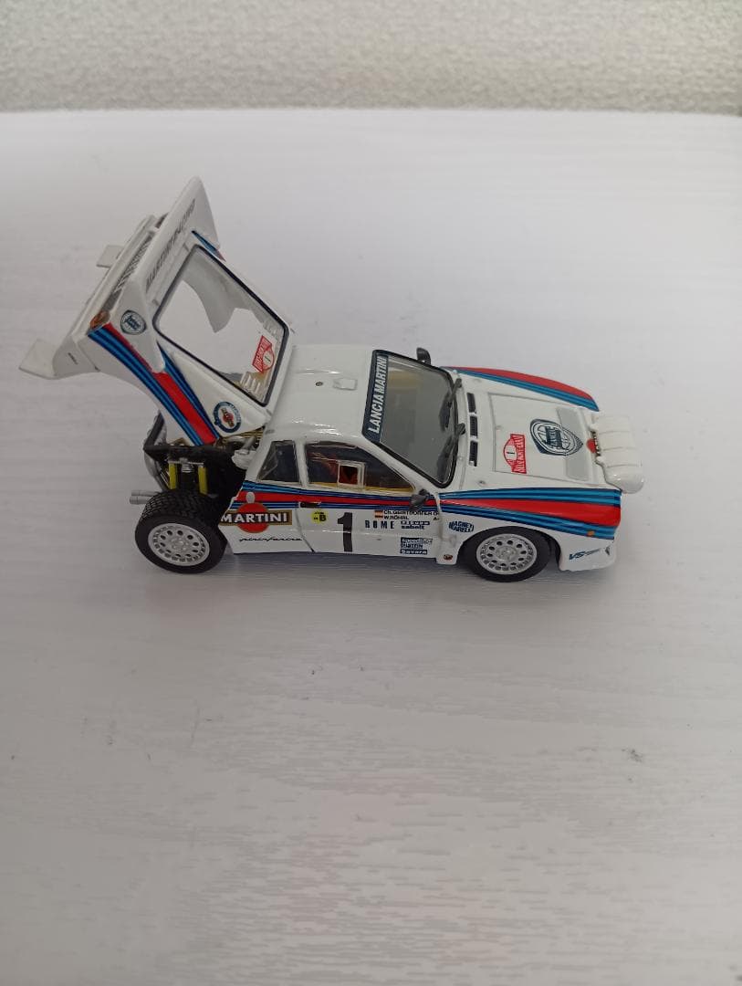 京商 Lancia 037 Rally \"MARTINI\" 1984