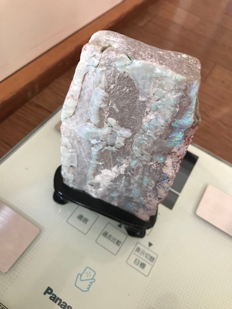 ボルダーオパール　原石　置物