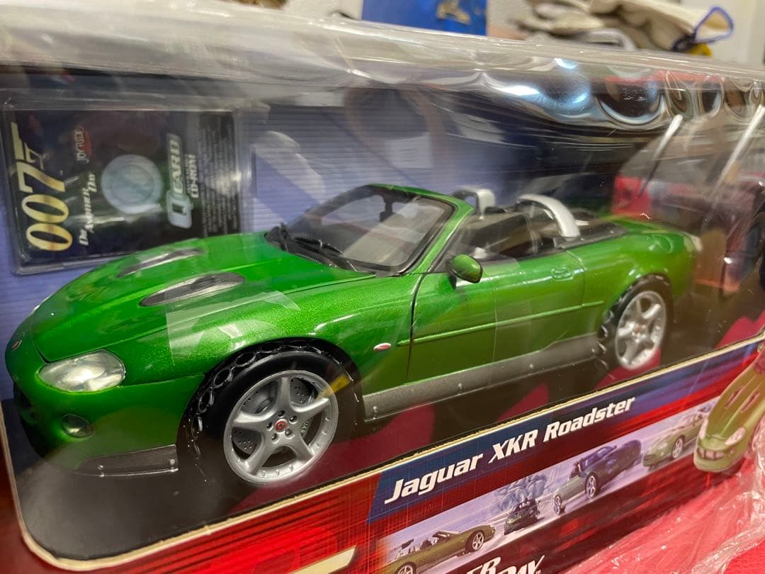 007ボンドカー　ジャガー　XKRロードスター