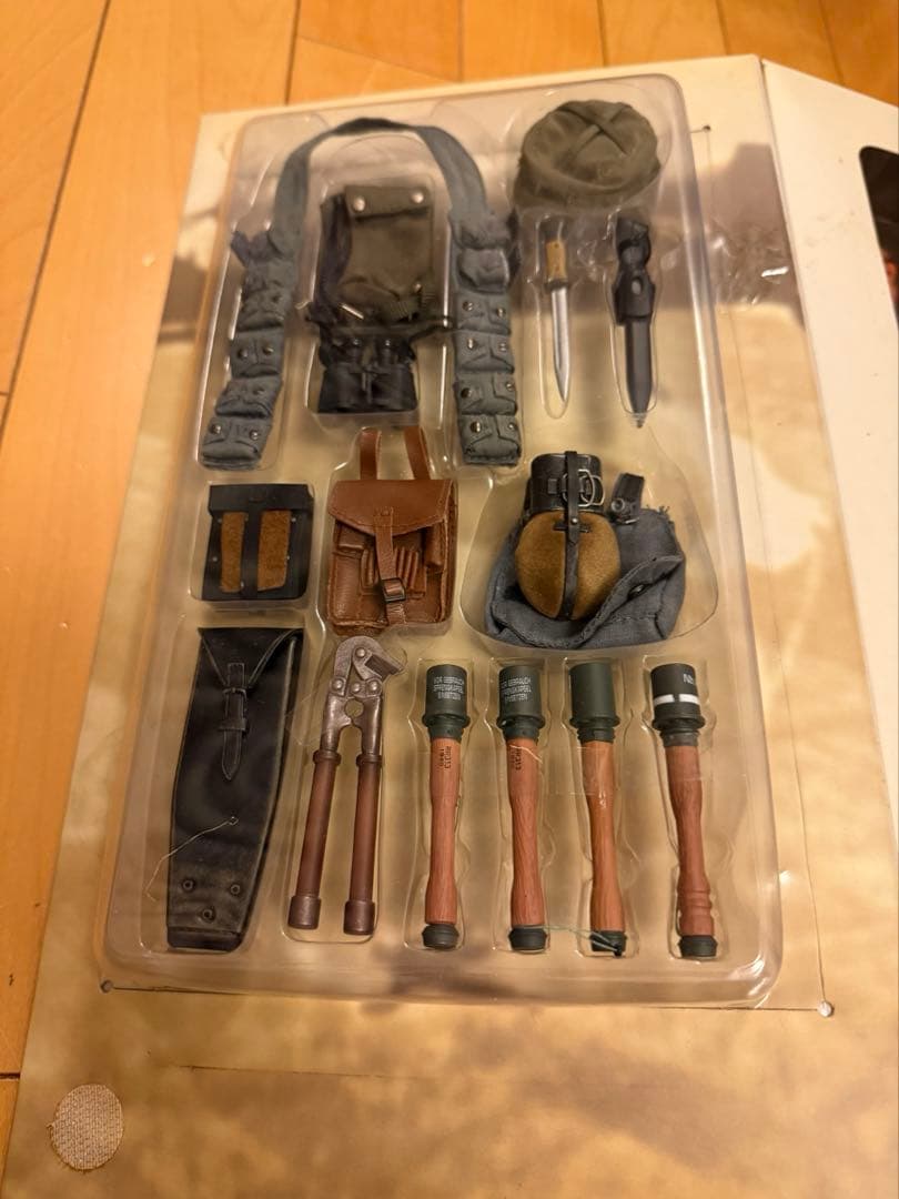 ドラゴンモデルズ　1/6WW2ドイツ軍降下猟兵フィギュア　ジオラマ付き