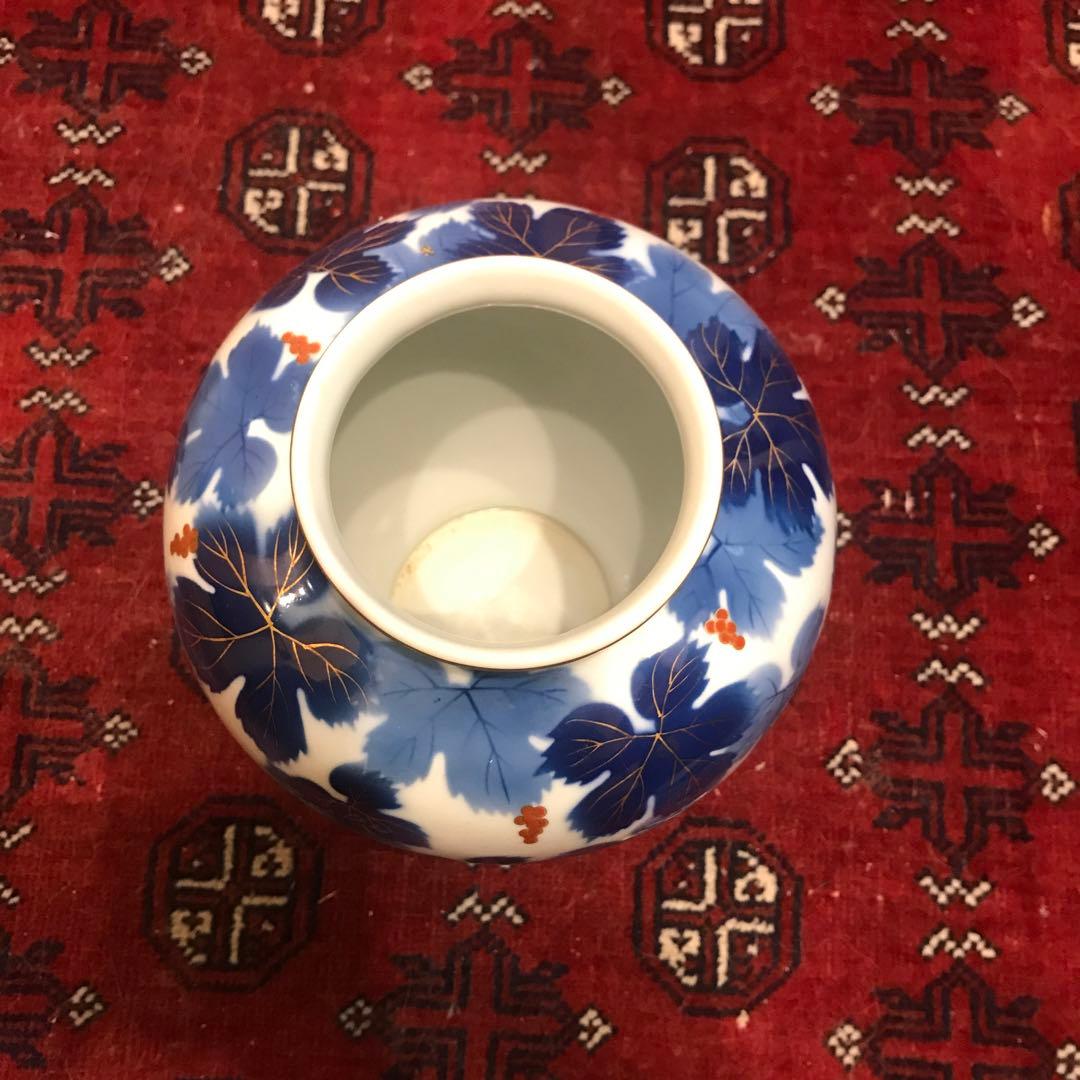 皇室御用達・深川製磁器のブドウ柄花器　26×22cm