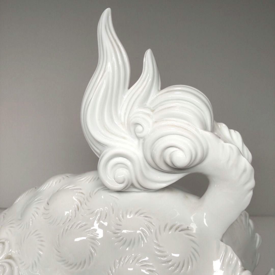 美品希少 酒井田柿右衛門 作 渦角福印 白磁獅子置物 床置 オブジェ