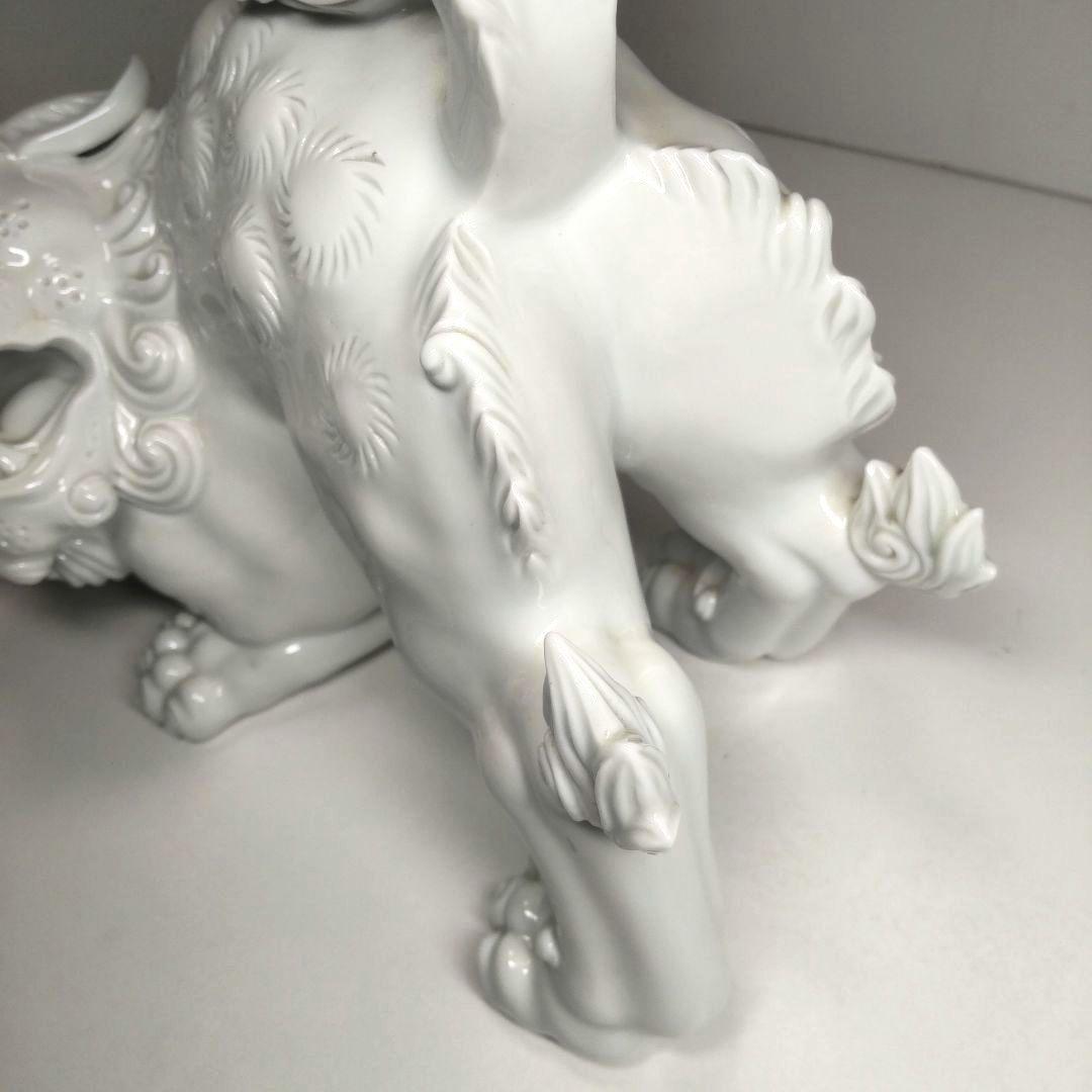美品希少 酒井田柿右衛門 作 渦角福印 白磁獅子置物 床置 オブジェ