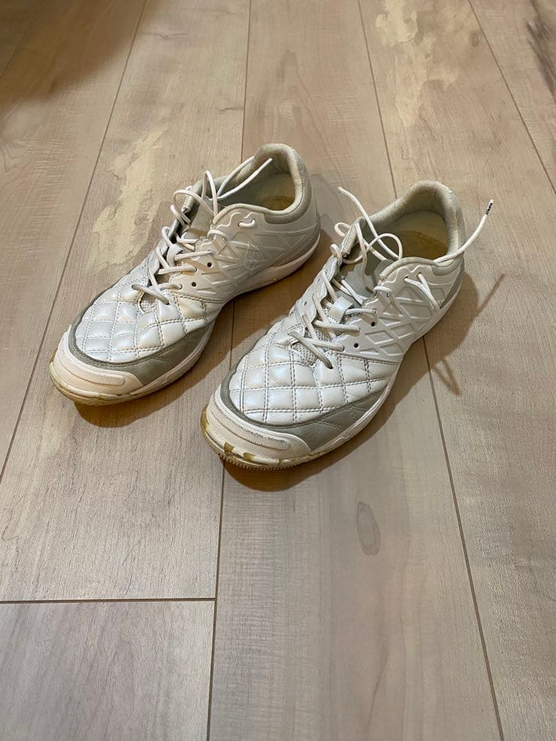 アスレタ　フットサルシューズ　A002