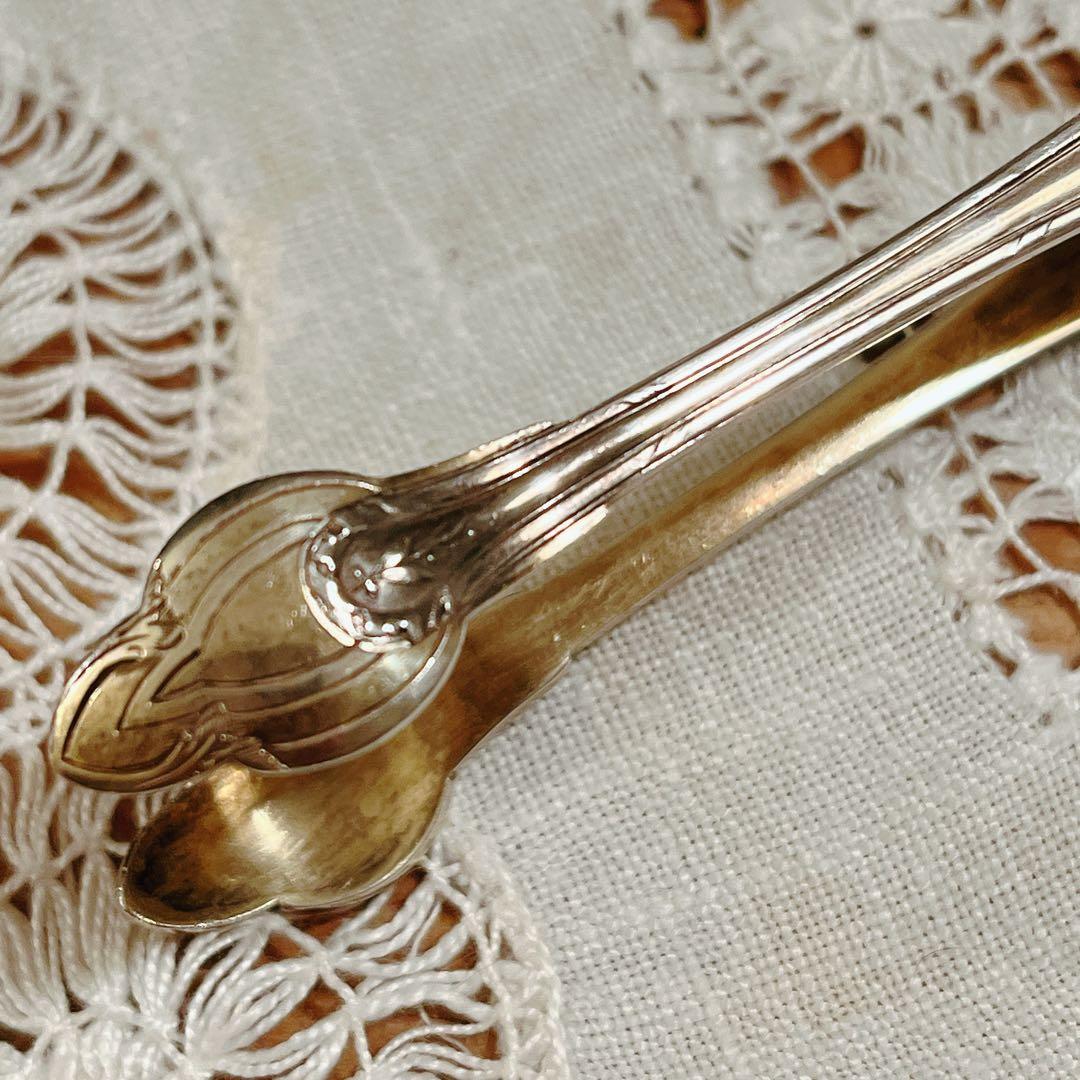 シルバー　美しいモノグラム入りのトング