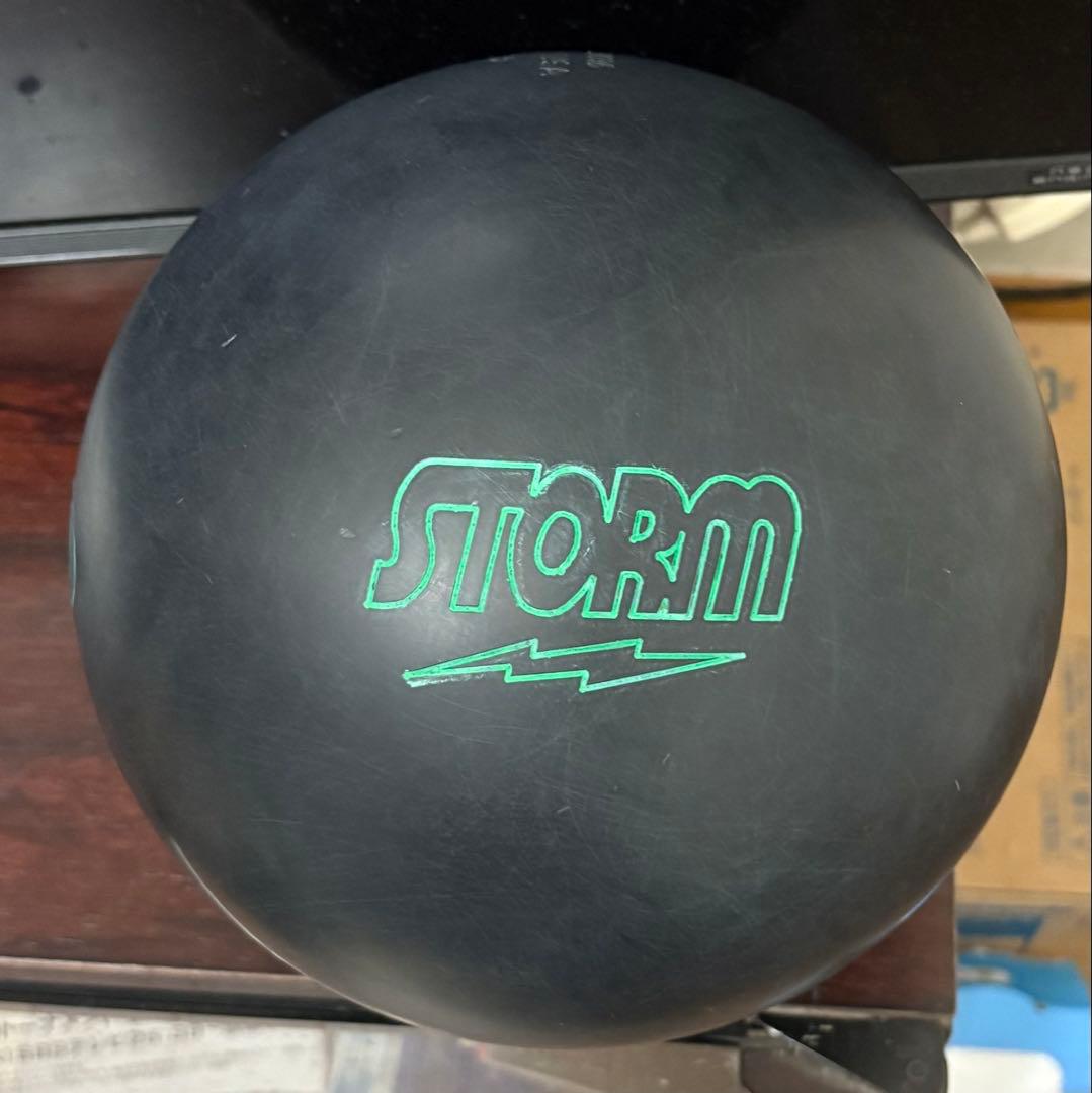 PITCH BLACK ボウリングボール　14ポンド
