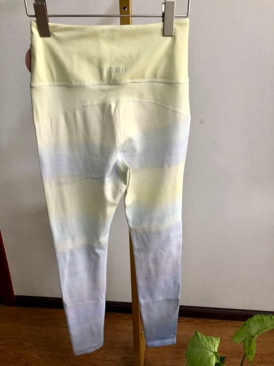 【エミヨガ新品2点セット❗️】サスティナレッチプルオーバー&グラデーションレギンス