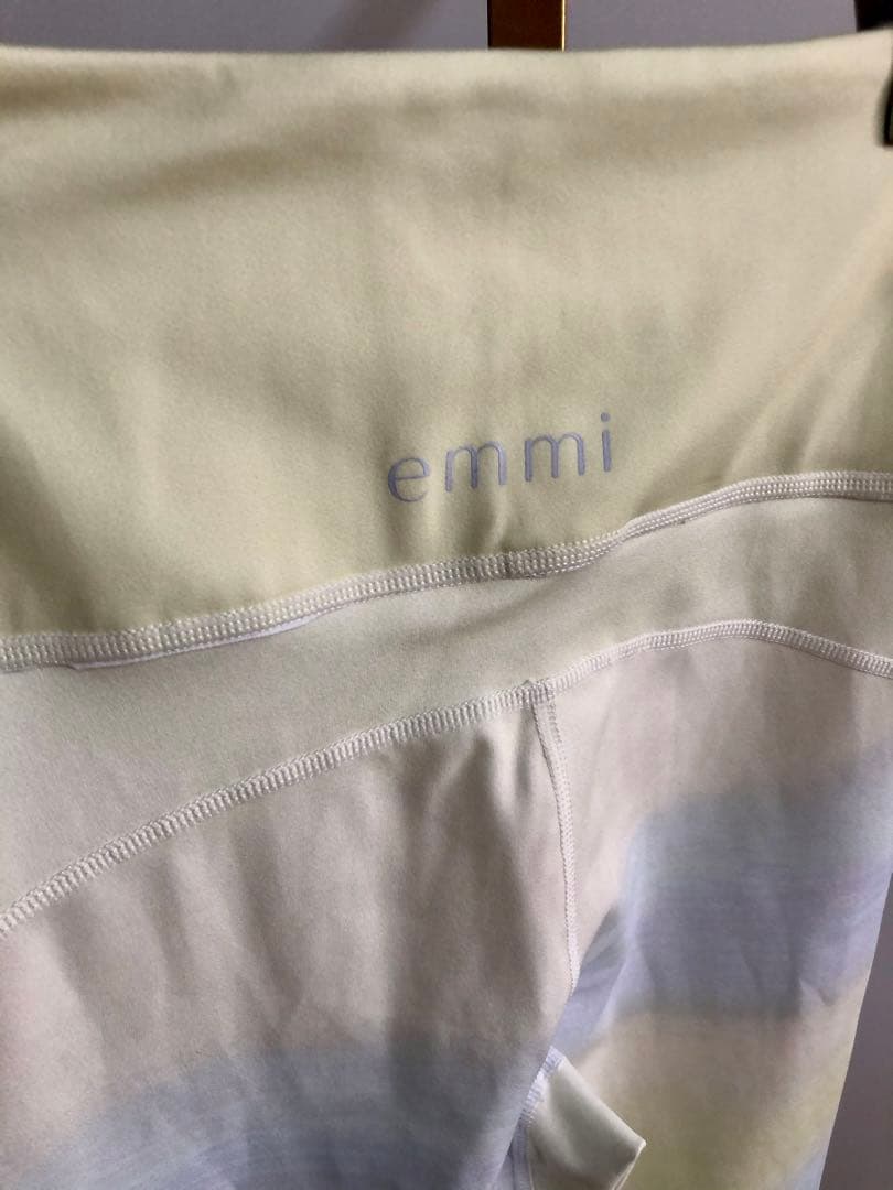 【エミヨガ新品2点セット❗️】サスティナレッチプルオーバー&グラデーションレギンス