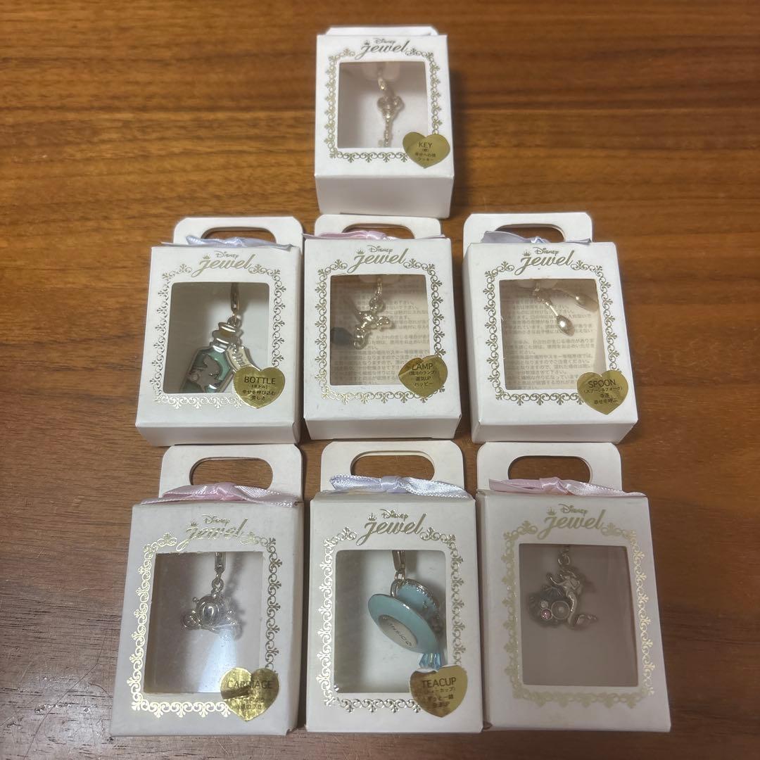 ディズニーストア　ディズニージュエル　ティーカップ　馬車　魔法のランプ　ボトル
