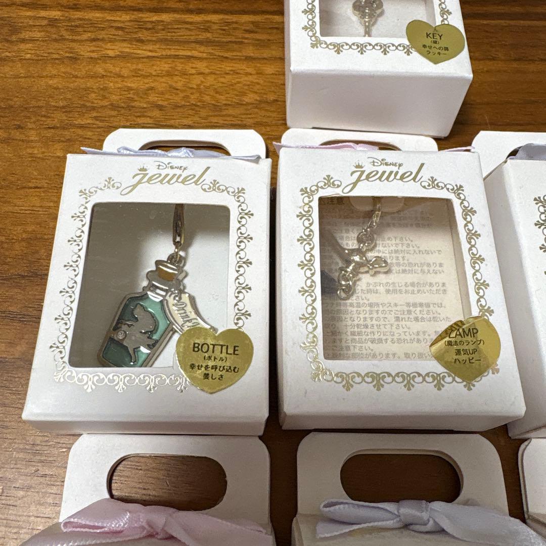 ディズニーストア　ディズニージュエル　ティーカップ　馬車　魔法のランプ　ボトル